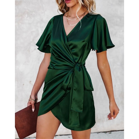 Emerald Green mini wrap dress, size small - Picture 5 of 9